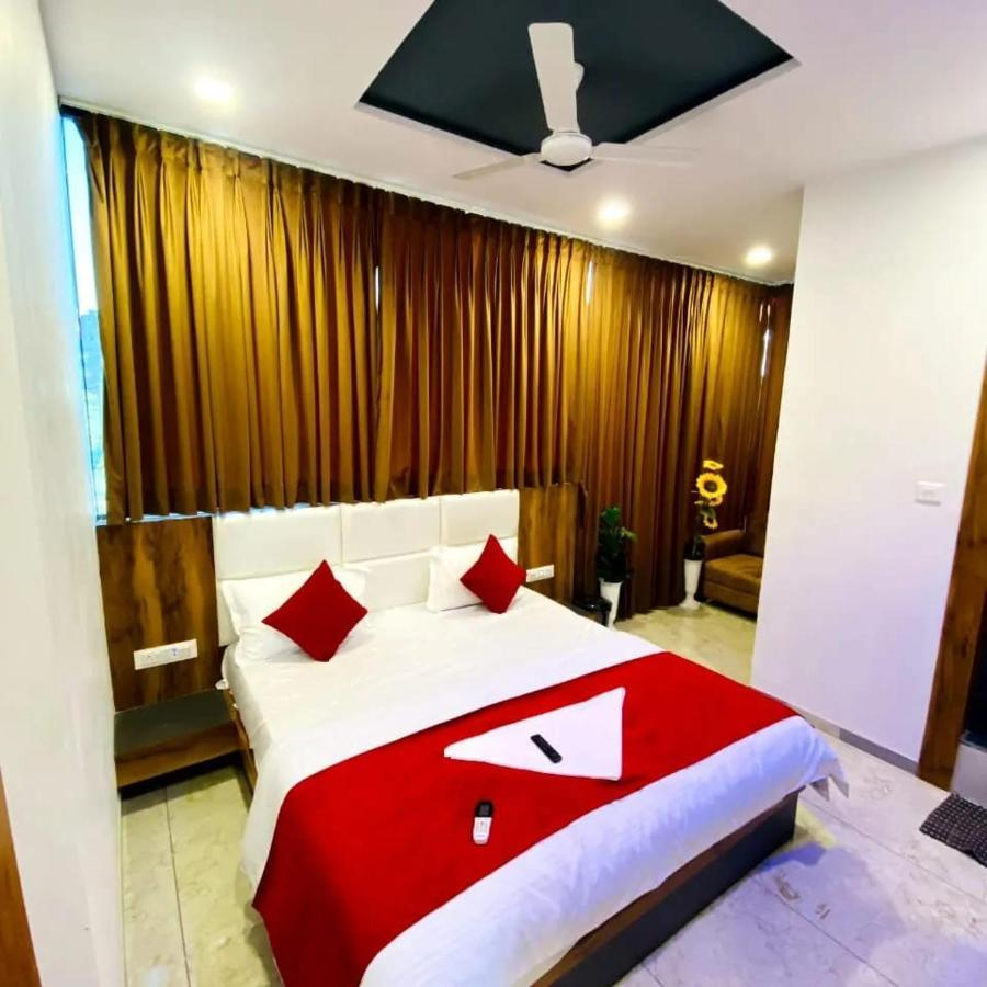 Hotel Nova Rooms Atlanta Shopping Surat Exterior photo